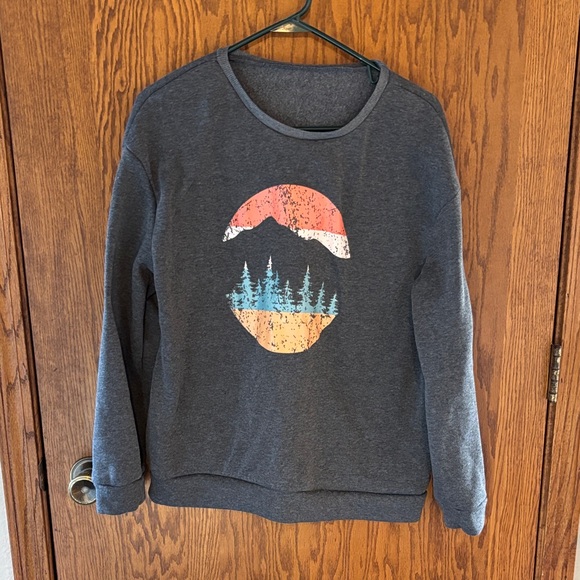 SHEIN Tops - Gray Sweatshirt with Mountain Graphic
